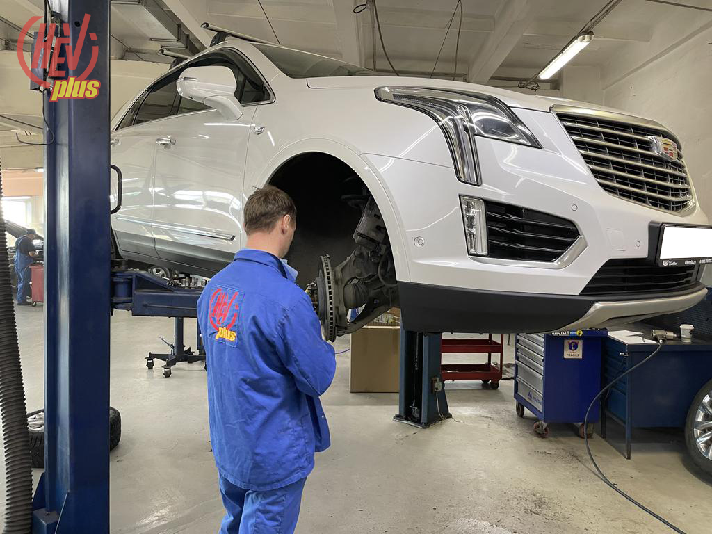 Замена тормозных колодок и дисков на Cadillac XT5 в Шеви Плюс