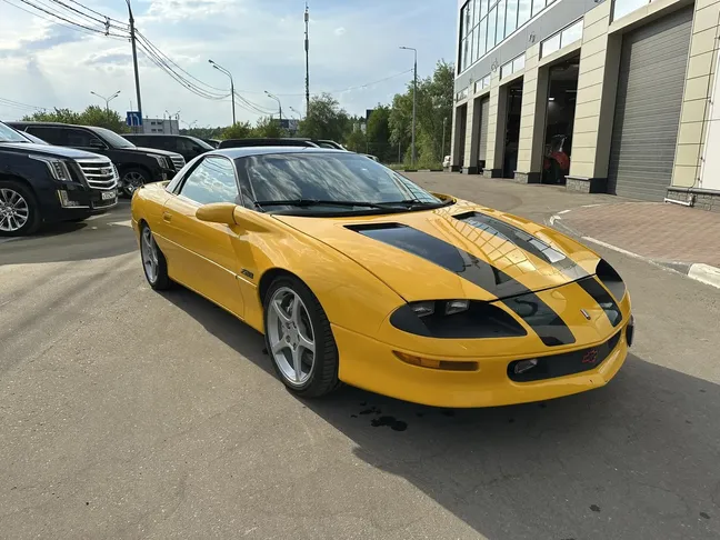 Поступление в автосалон. Chevrolet Camaro 1993 года выпуска.
