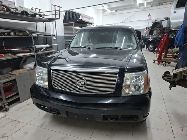 Поступление в разбор. Cadillac Escalade 2003 года.