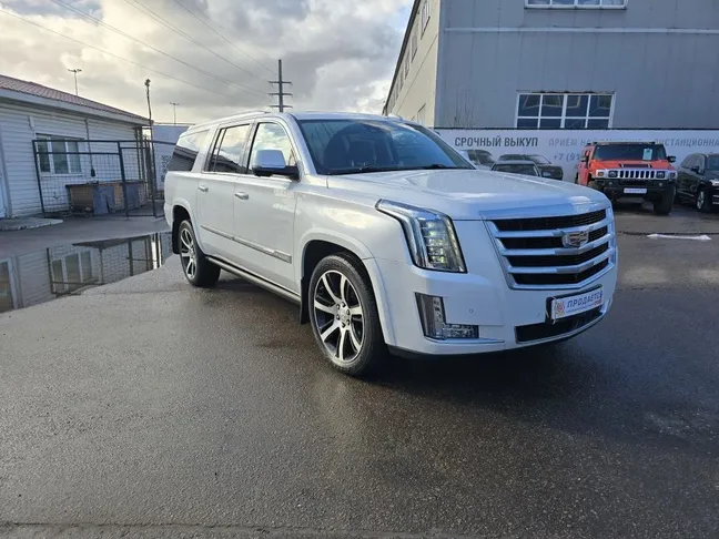 В продаже CADILLAC ESCALADE ESV 2015 года выпуска.
