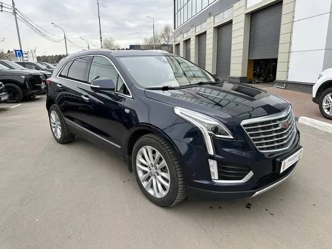 Поступление в автосалон. Cadillac XT5 2017 года выпуска.