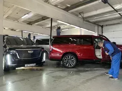 Где находится VIN номер на Cadillac Escalade 5 (T1XX)