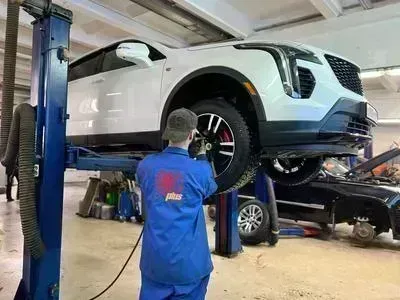 Описание модели Cadillac XT4