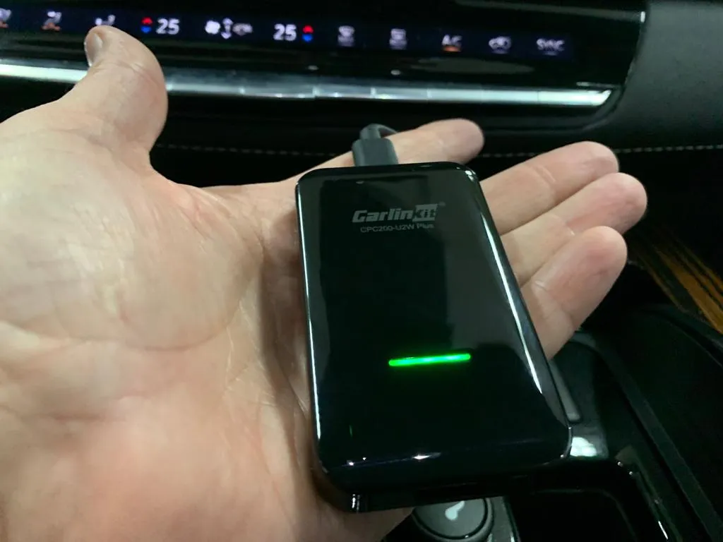 Скрытая установка беспроводного Apple CarPlay